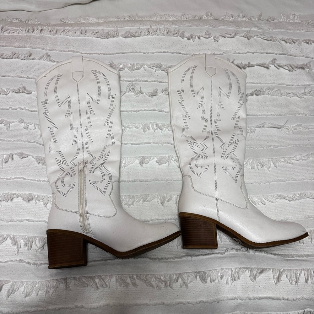 Dirty laundry White Western Boots